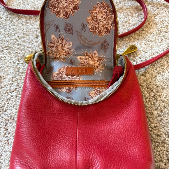 Hobo Fern Crossbody red EUC - Picture 2 of 3